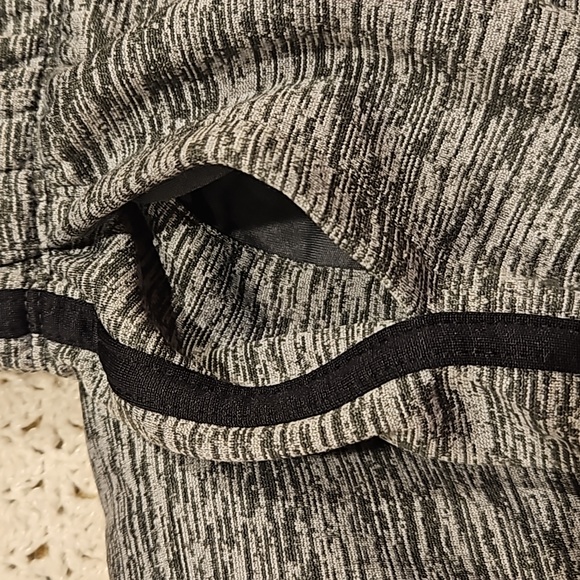 Under Armour Girls sweatpants. Sz YMD (10/12) - Picture 3 of 7